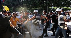 FOTO Žestoki prosvjedi u Tunisu, ljudi se na ulicama mlate s policijom