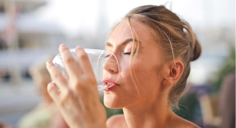 Četiri kreativna načina kojima ćete se motivirati na pijenje vode tijekom dana