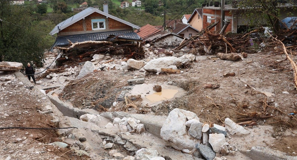 U odronima u Jablanici poginuo bračni par. Pronašli su ih zagrljene