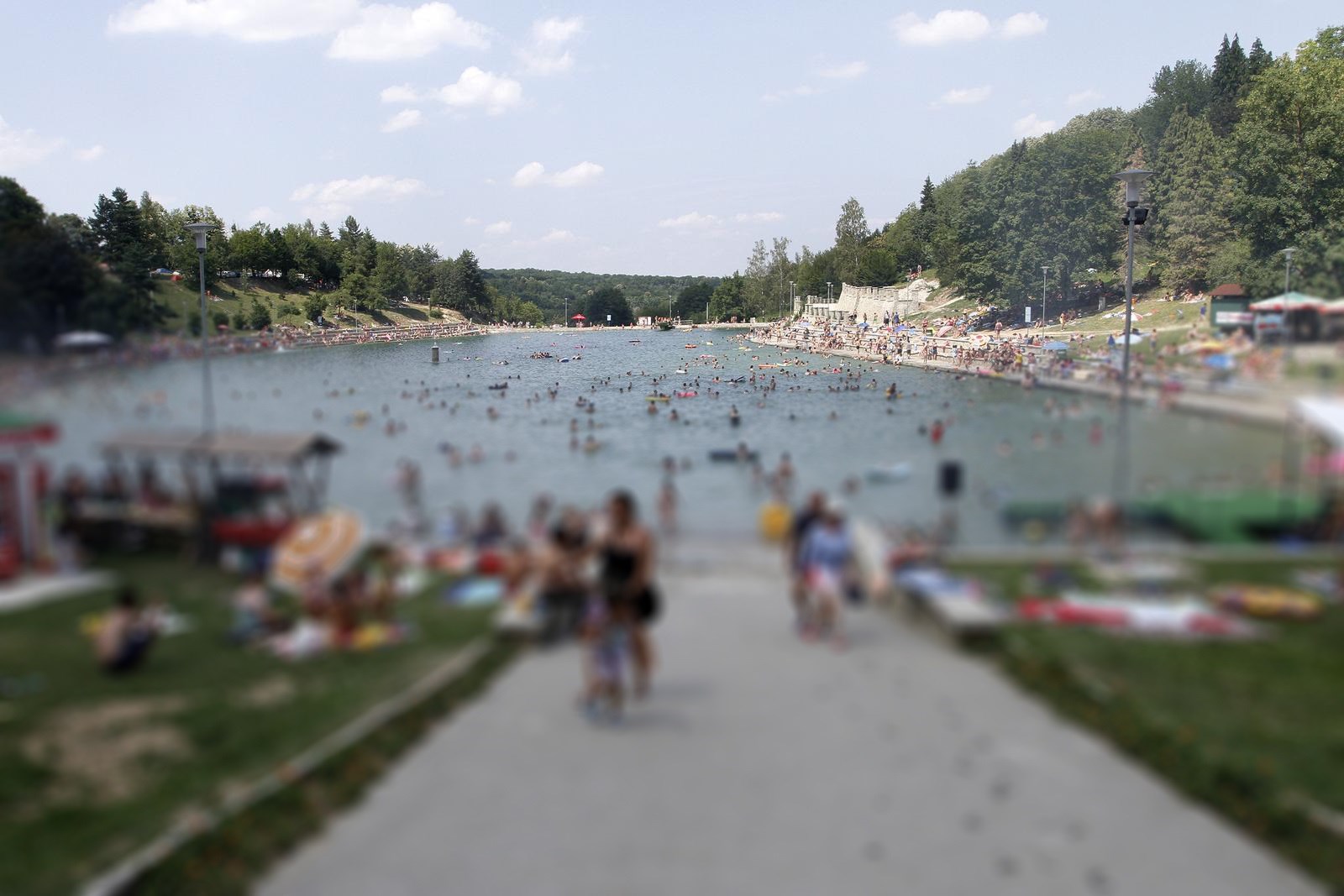 Mladić skočio u Orahovačko jezero, poginuo je