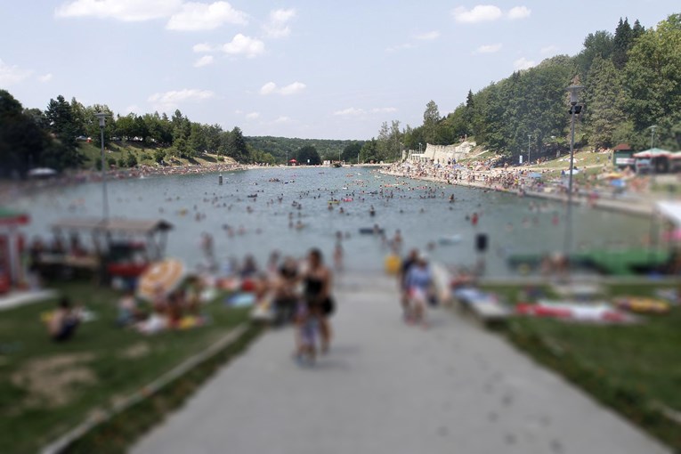 Mladi Albanac skočio u Orahovačko jezero i utopio se