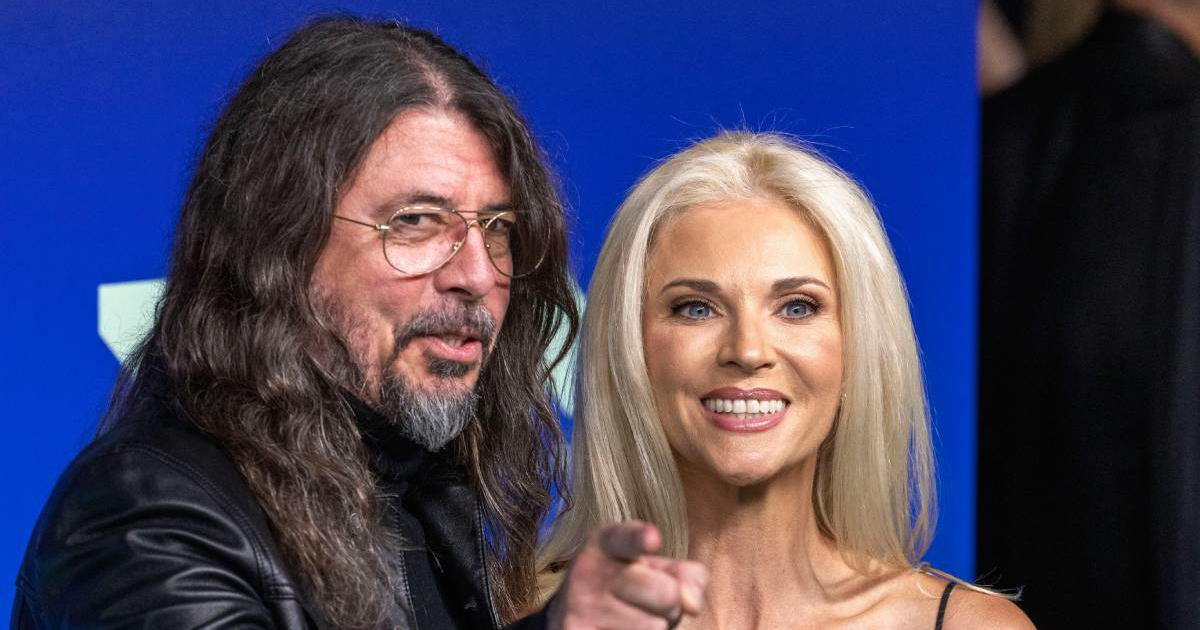 Dave Grohl pozirao sa suprugom, prije dvije godine dobio je dijete s drugom ženom