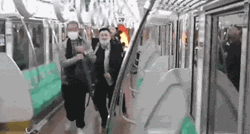 VIDEO Muškarac u kostimu Jokera izbo najmanje 17 ljudi u vlaku u Japanu