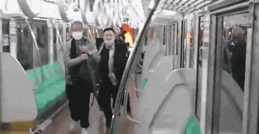 VIDEO Muškarac u kostimu Jokera izbo najmanje 17 ljudi u vlaku u Japanu