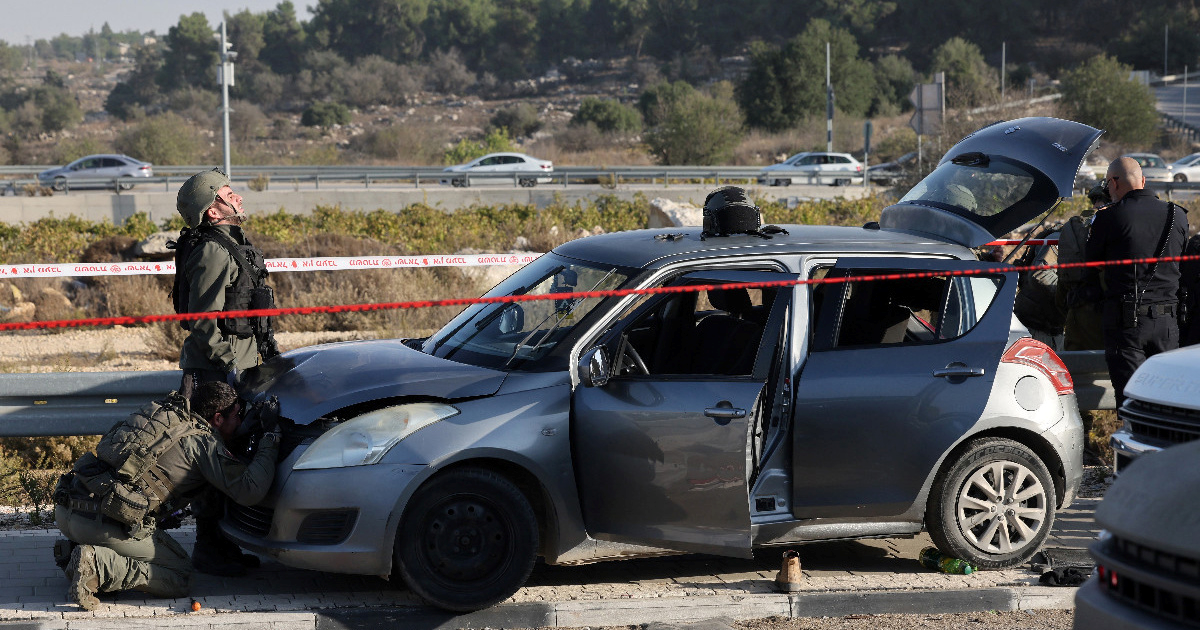Autom se zabili u ljude na Zapadnoj obali, umrla jedna osoba. Imali i eksploziv