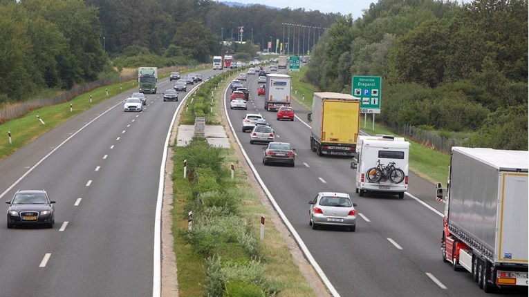 Vozači, oprez, na autocesti A1 uočeni konj i pas