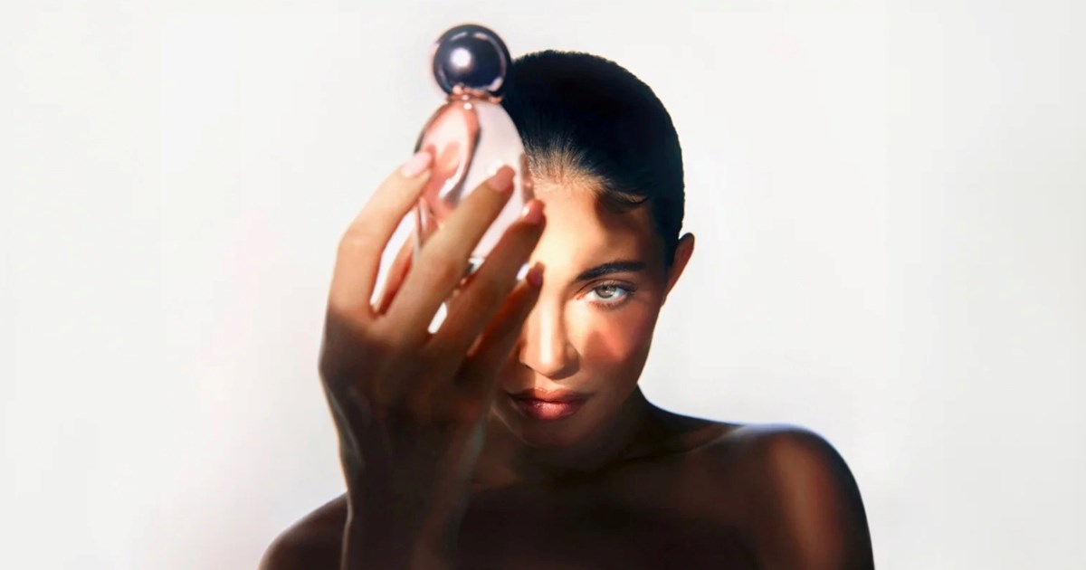 Prvi parfem Kylie Jenner dostupan je za kupnju. Ljudi pišu: Miriše predobro