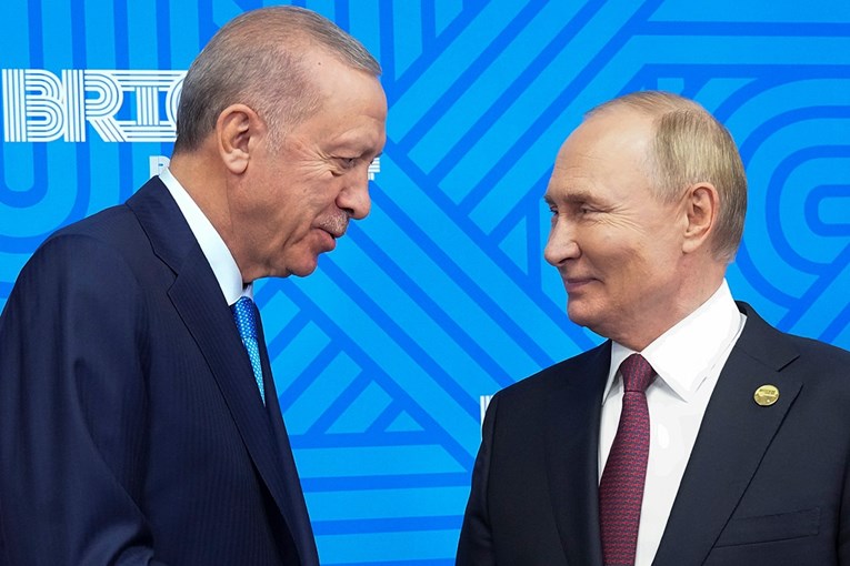 Erdogan i Putin razgovarali o Siriji i Ukrajini: Turska nudi Istanbul za pregovore