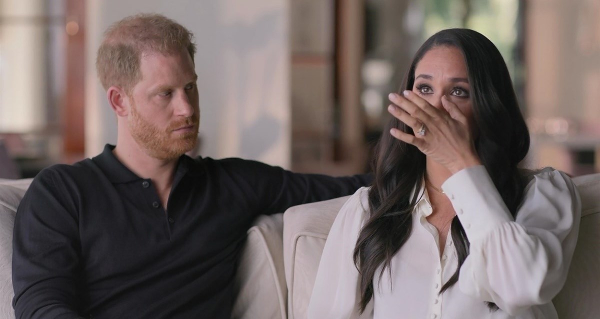 Zašto često ne možete prestati pratiti ljude na internetu koji vas užasno iritiraju?