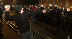 U Albaniji prosvjed protiv premijera. Bačeni molotovljevi kokteli na zgradu vlade