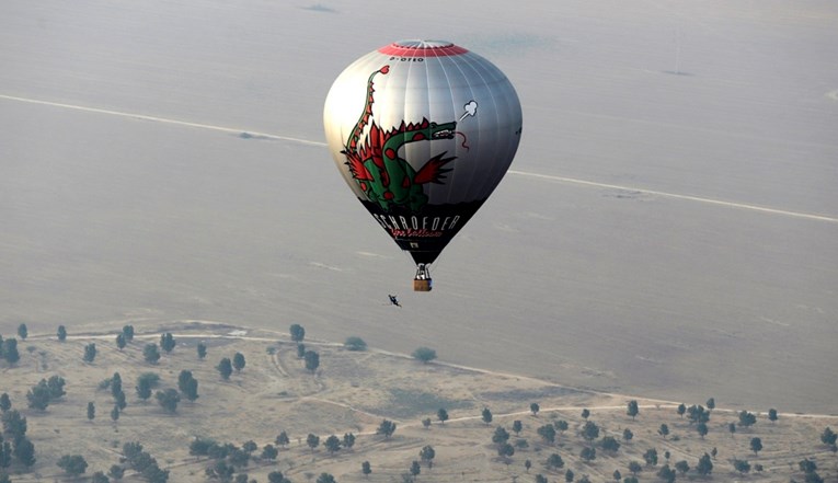 Muškarac u Izraelu visio s balona, pao sa 100 metara visine na cestu i poginuo