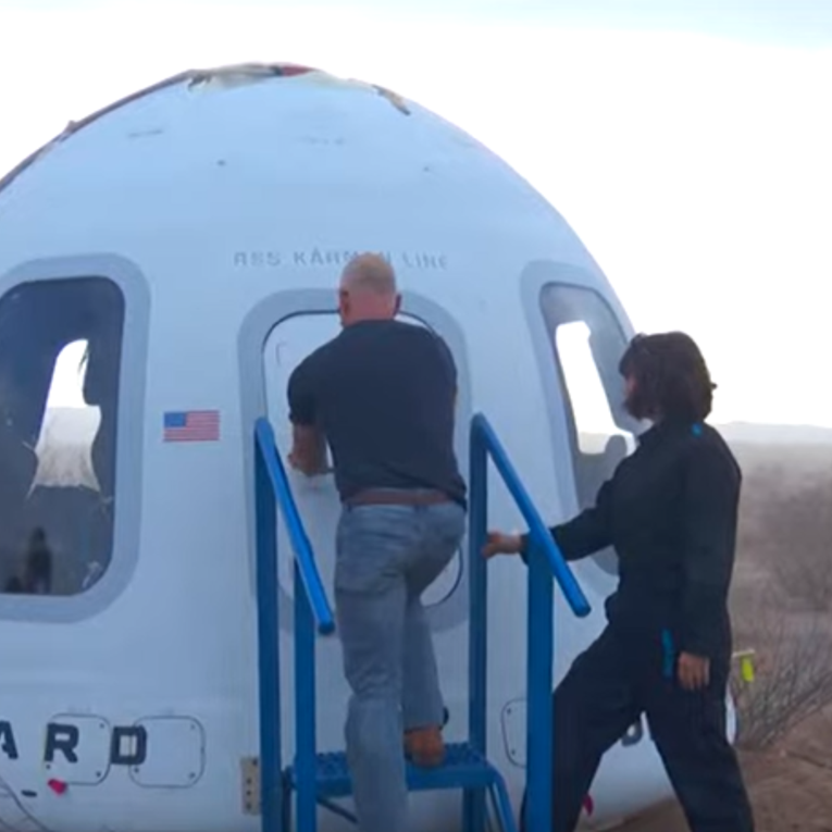 VIDEO Jeff Bezos pao dok je dočekivao zaručnicu iz svemira