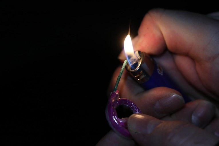 Dijete u Splitu teško ozlijeđeno zbog korištenja pirotehnike