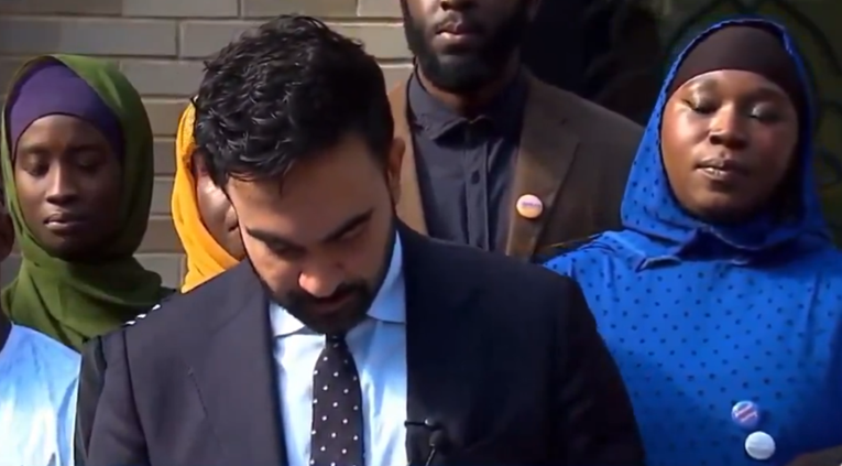 Zohran Mamdani sa suzom u oku: Moja teta se nakon 9/11 nije usudila hodati u hidžabu