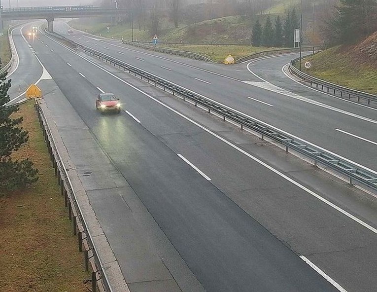 HAK upozorava na vlažne kolnike, buru i zimske uvjete