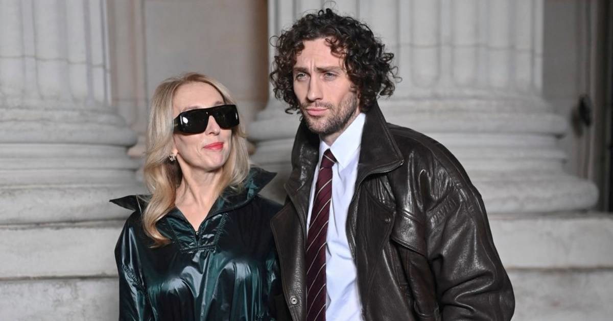 Jedan od "najljepših muškaraca na svijetu" pozirao s 23 godine starijom suprugom