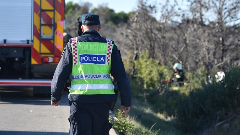 Otac bez položenog vozačkog sletio u kanal kod Garešnice. Dijete teško stradalo