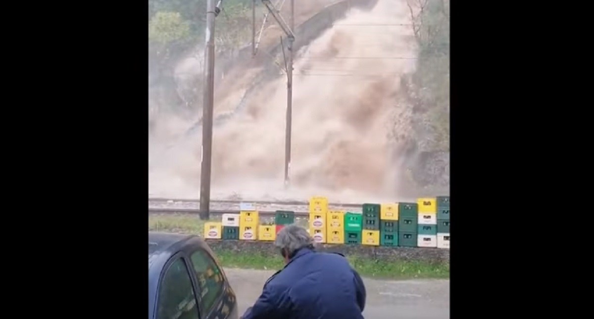 VIDEO Olujno nevrijeme u BiH, bujice nosile sve, uništeni automobili, restoran...