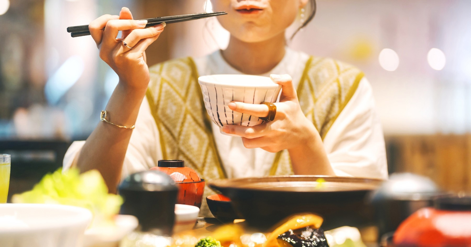 Od Japana do Italije: Pravila ponašanja za stolom koja vas mogu spasiti neugode