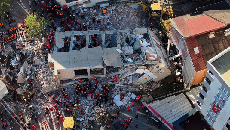 VIDEO U Turskoj se srušila sedmerokatnica, poginule dvije osobe