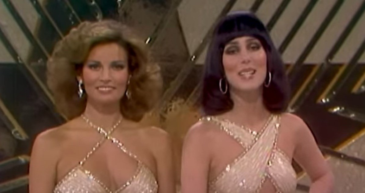 Raquel Welch je prije 48 godina pjevala sa Cher. Izgledala je kao boginja