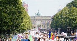 Prosvjedi u Europi protiv korona-mjera, u Berlinu 300 privedenih