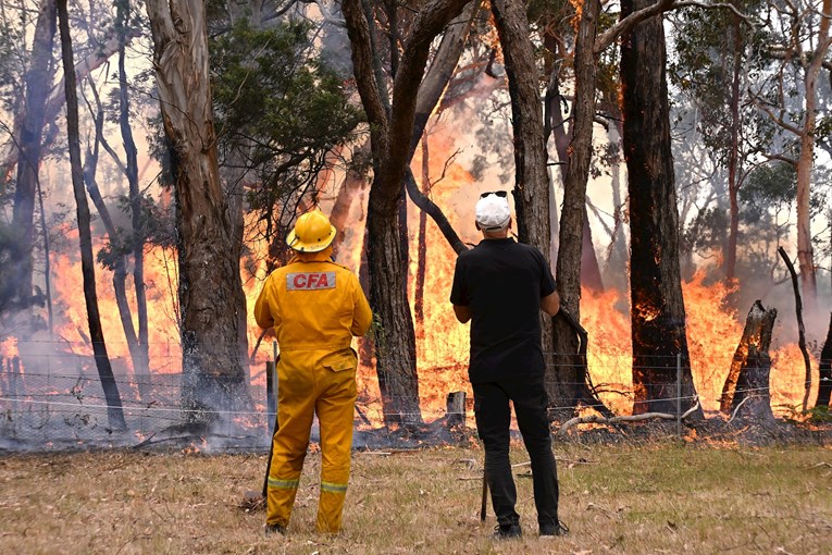 Gore kuće u australskim požarima, a toplinski val tek slijedi