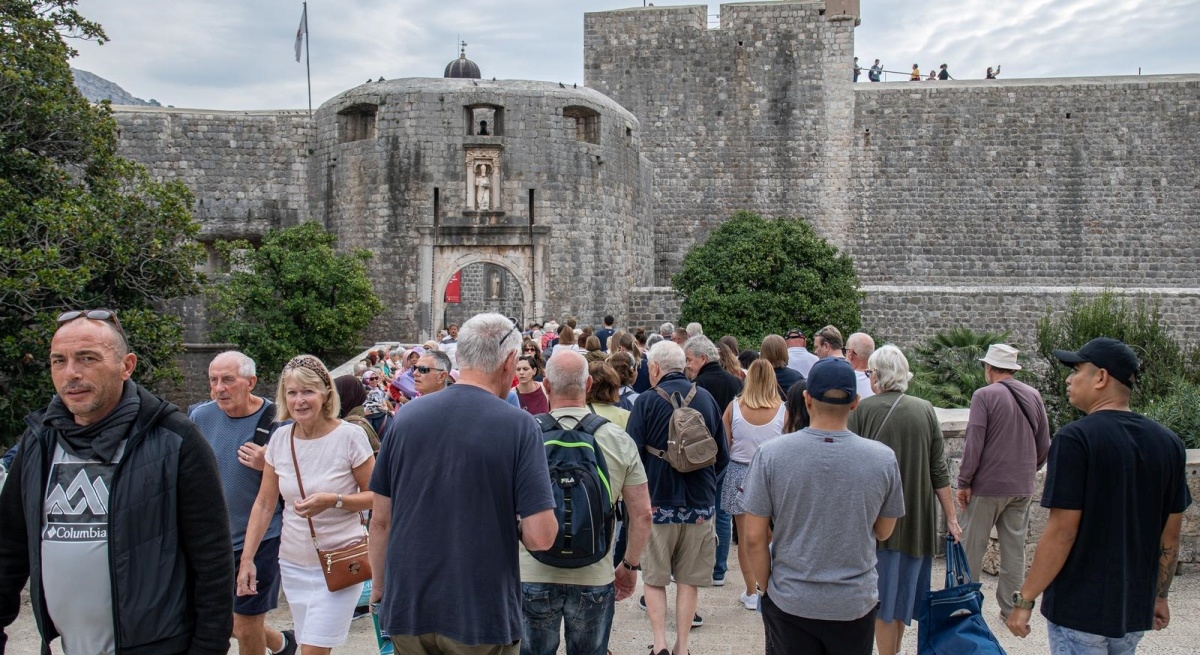 U Dubrovniku još traje turistička sezona, pogledajte današnju gužvu