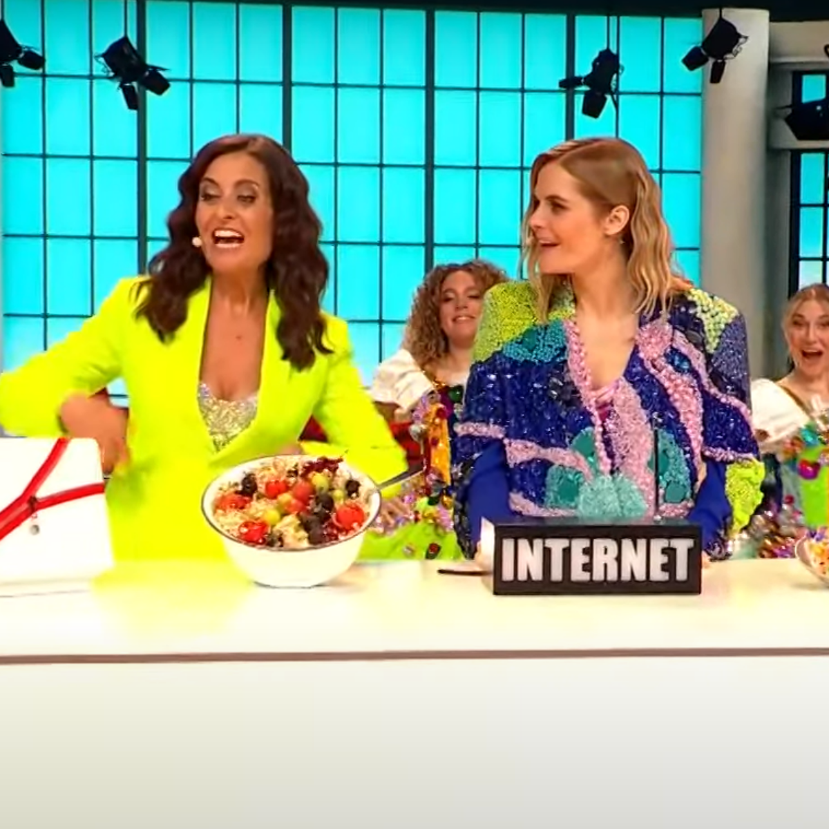 "Kakav cringe": Internet pun sprdnji na račun voditeljica Eurosonga