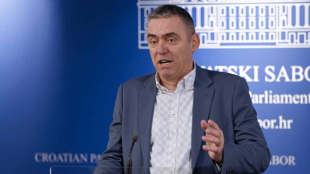 Ćipe napao gradonačelnika Vukovara: Pavliček je mali od SDSS-ovke Dragane Jeckov