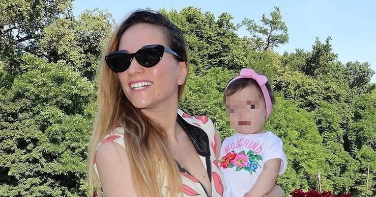 Pamela Ramljak objavila fotke s kćerinog prvog rođendana, slavilo se na bazenu