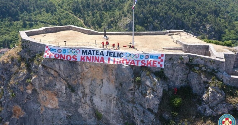 HGSS u čast zlatnoj Mateji Jelić u Kninu izvjesio veličanstveni transparent