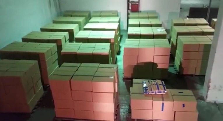 VIDEO U Luci Ploče zaplijenjeno skoro 800 tisuća kutija cigareta