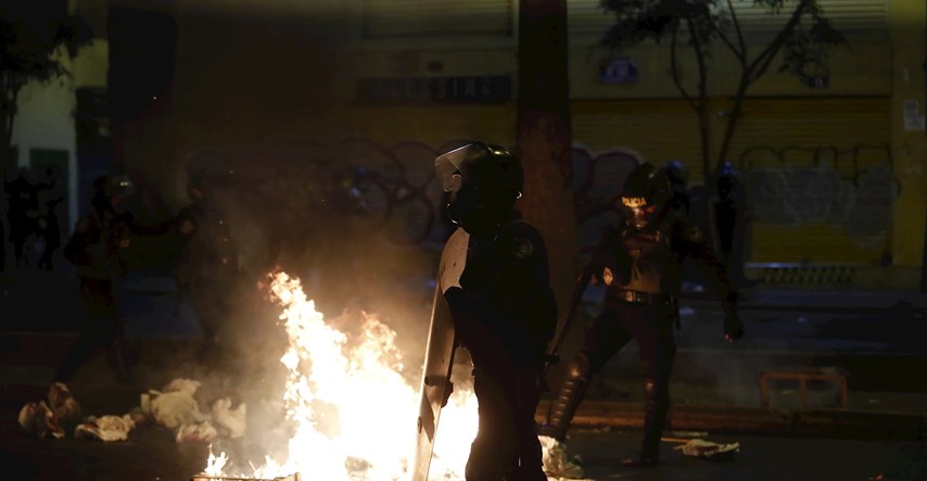 U prosvjedima u Peruu više od 50 ozlijeđenih. Do temelja spaljena povijesna vila