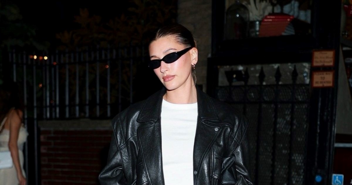 Hailey Bieber u top izdanju za prijelazno razdoblje