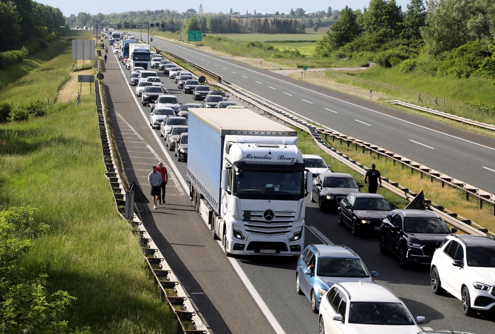 FOTO Velike gužve zbog teške prometne na A3, kolona je duga 14 kilometara