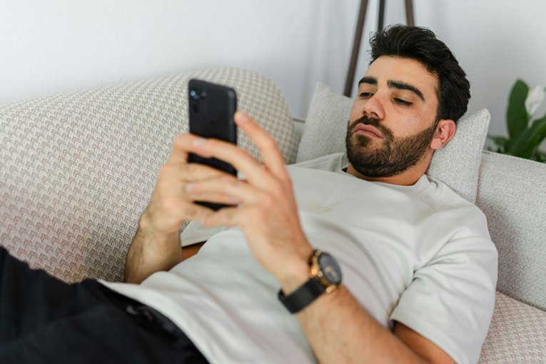 Psiholozi: Ako vam muškarac pošalje ovih šest poruka, izgubio je interes