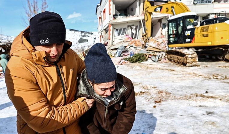 Preživjeli su još po ruševinama: "Roditelji me dozivaju, kako da ih sam iskopam?"