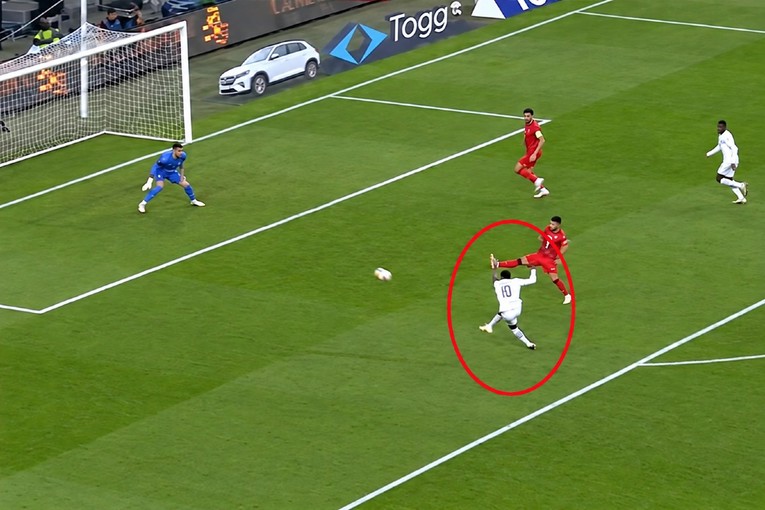 VIDEO Mbappe zabio i pritom se ozlijedio. Morao je napustiti igru