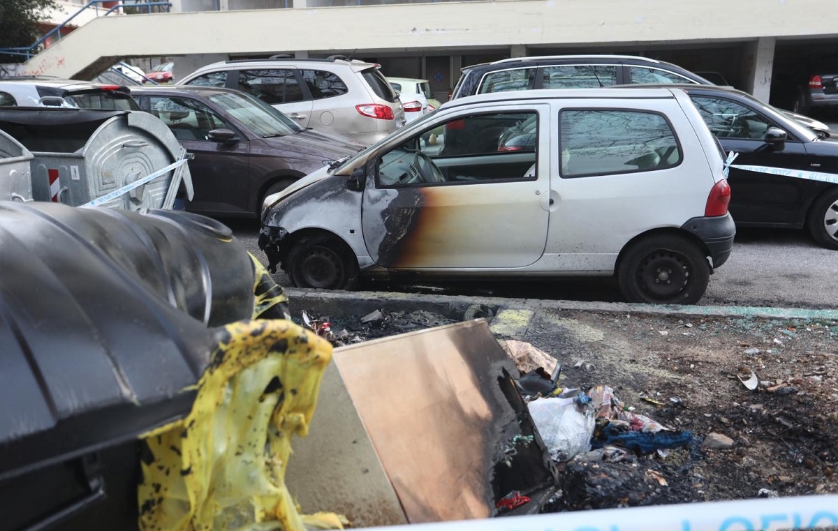 FOTO U Splitu gorjeli kontejneri i automobili