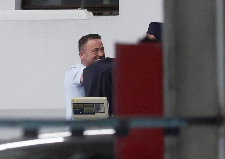 Nudio mito sucu policajcu da pomogne Dugom Selu ostati u ligi. Optužen je