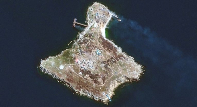 FOTO Stigle nove satelitske snimke Zmijskog otoka nakon ruskog povlačenja