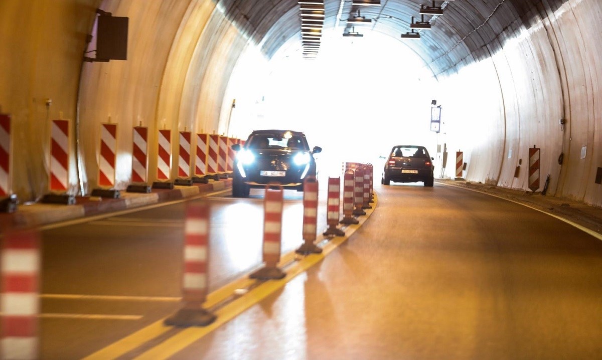 Polukružno se okrenuo u tunelu Učka, divljao, bacao stvari, držao psa kroz prozor