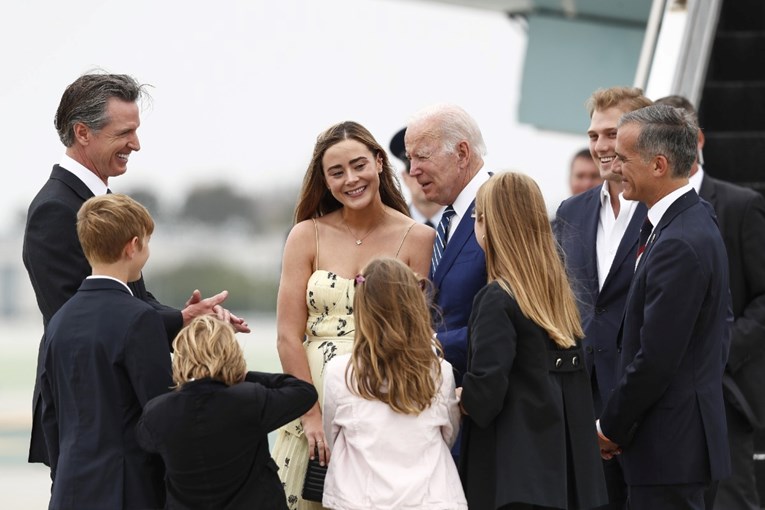 Bidenovoj unuci omogućeno je što nijednoj u povijesti nije. Udaje se u Bijeloj kući