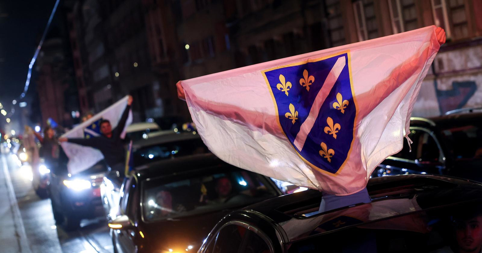 "Pogon na ćevape", zvona, američki general... Totalna euforija u BiH pred utakmicu