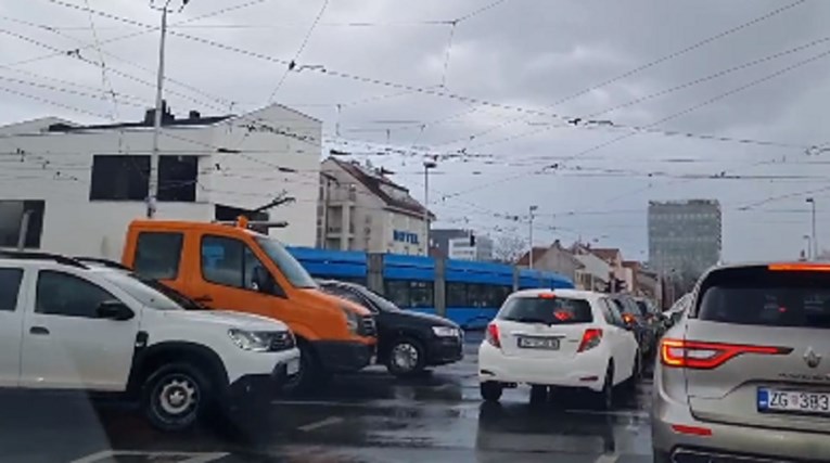 VIDEO Kaos u Zagrebu, ne rade semafori na križanju Vukovarske i Držićeve
