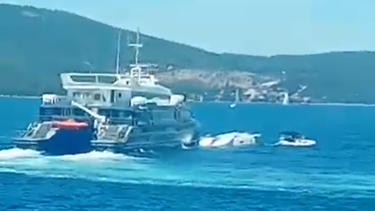 Dron Obalne straže pregledat će olupinu jedrilice u kojoj je možda nestala osoba