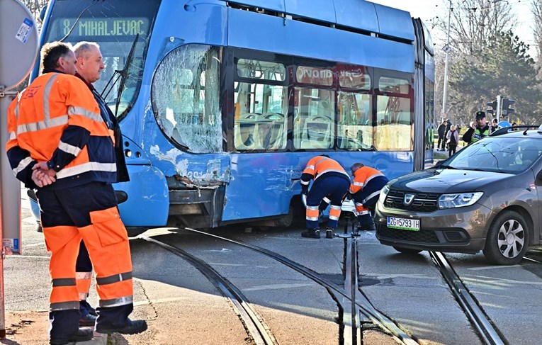Sudar tramvaja na velikom križanju u Zagrebu, jedan iskočio. Oglasio se Tomašević
