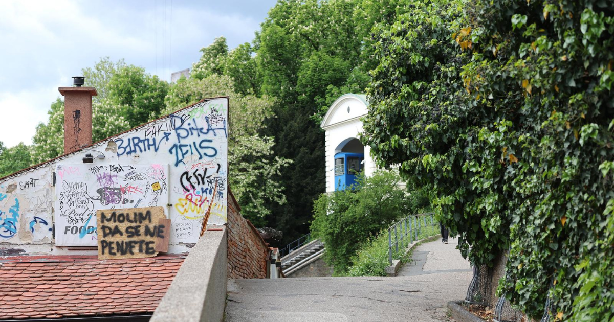 U podnožju uspinjače na Gornjem gradu osvanula zanimljiva poruka