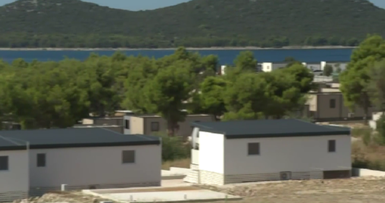 Zatvoren veliki ilegalni kamp u Dalmaciji. Vlasnik ignorirao zabranu rada
